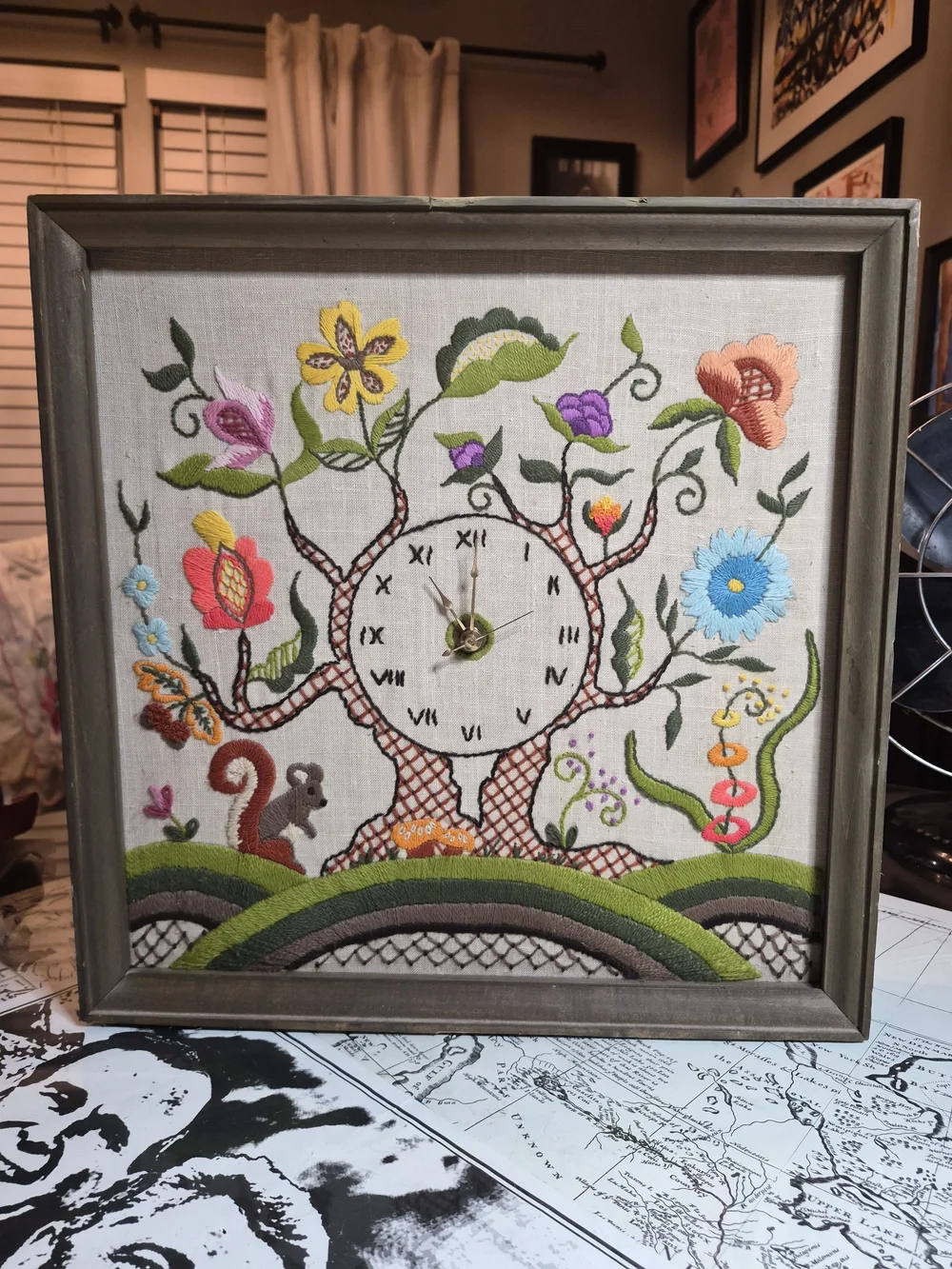 Vintage Embroidered Floral Tree Wall Clock - Multicolor Retro
